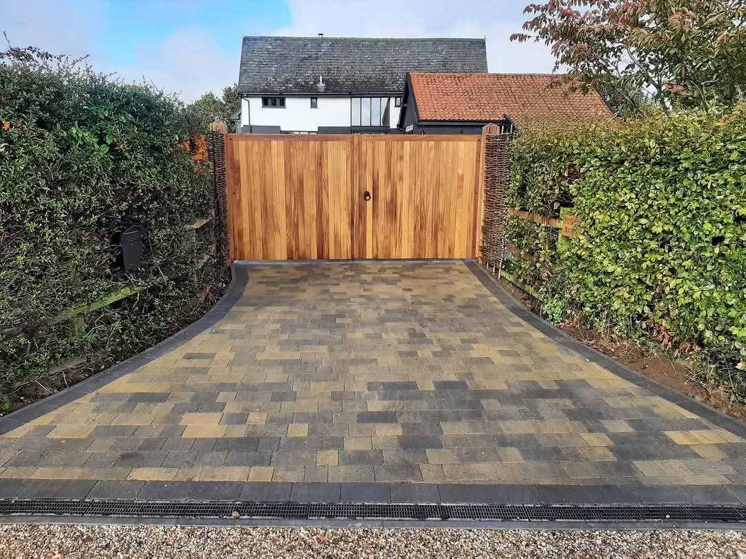 White porcelain patio with freshly laid lawn and new timber fencing